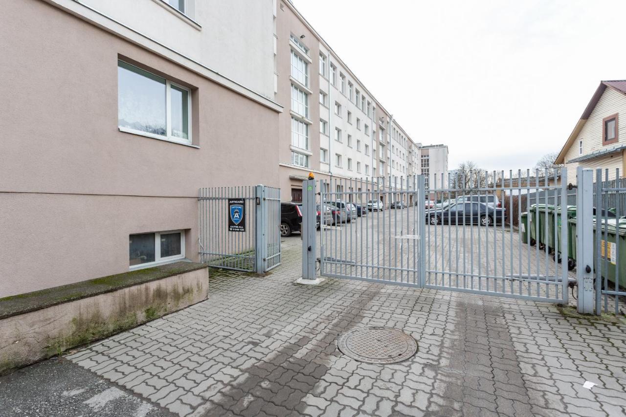 3 Room Central Apartmend 90M2 Parking For One Car Fifth Floor And The Building Does Not Have An Elevator 탈린 외부 사진