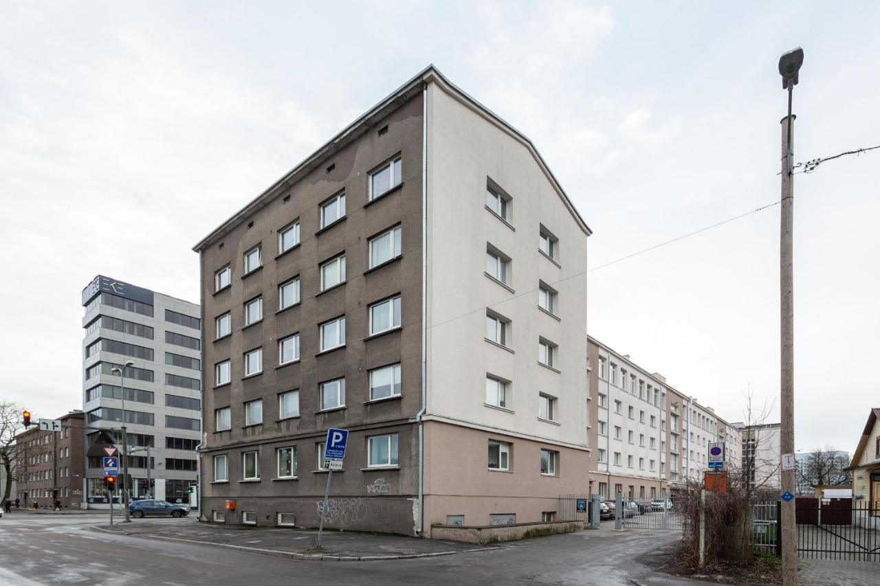 3 Room Central Apartmend 90M2 Parking For One Car Fifth Floor And The Building Does Not Have An Elevator 탈린 외부 사진